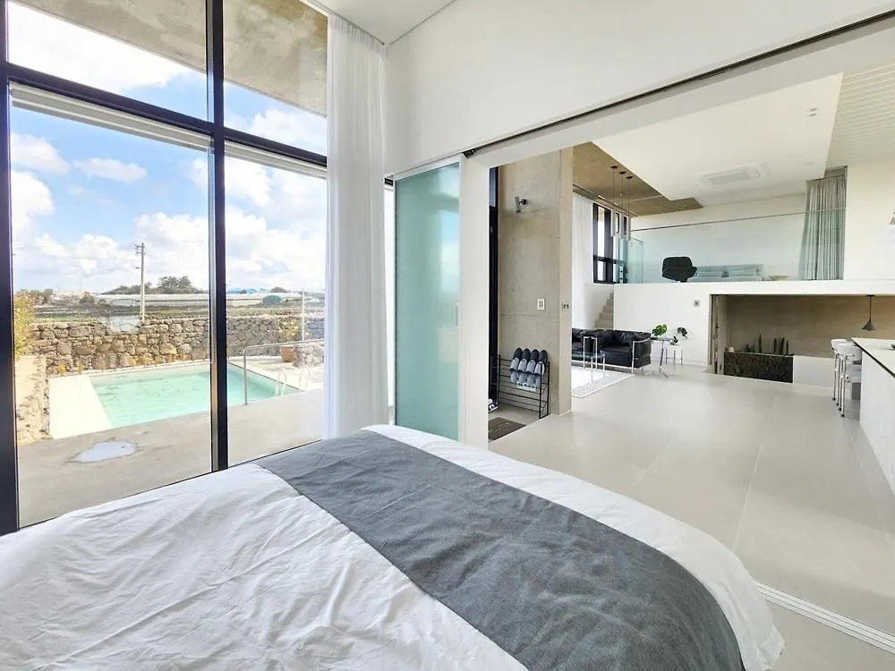 Window Lounge Poolvilla Jeju 0*,