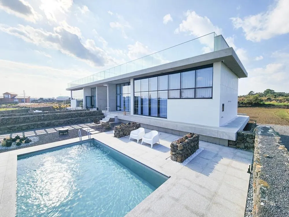 Window Lounge Poolvilla Jeju 0*,
